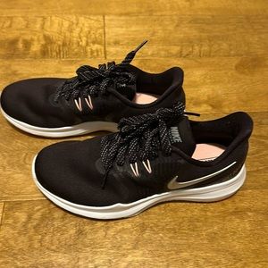 Women’s Nike TR8 athletic shoes size 6.